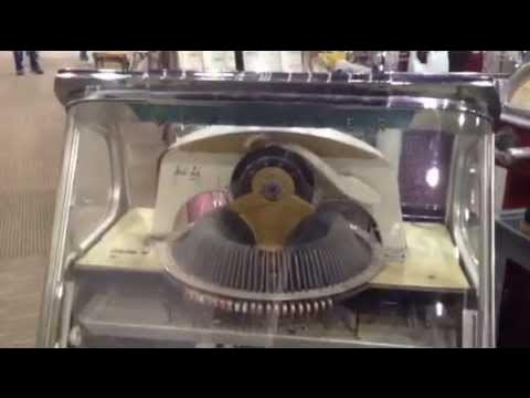 JUKEBOX MINIATURE REPLICA WURLITZER 2000 CENTENNIAL (1956) PLAYS