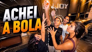 ECONDE A BOLA PEA VER QUEM ACHA PRIMEIRO 