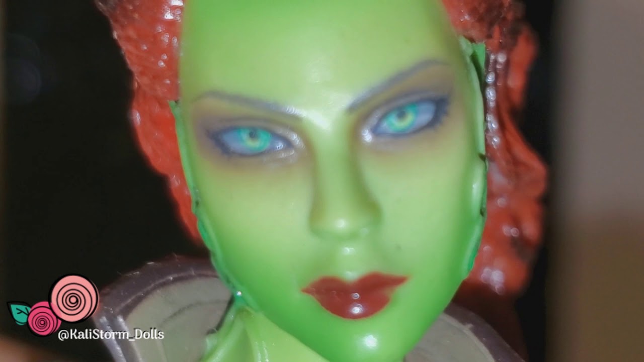 Play Arts Kai Poison Ivy "Batman Arkham City" Action Figure Review