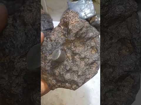 شهاب سنگ پالاسایت اهنی سنگی جذب اهن ربا ۸۰