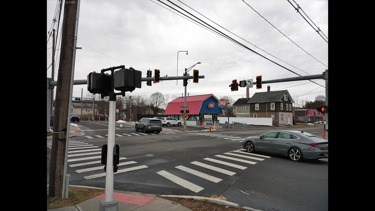 Visiting One of The Last Remaining Retro Style Dairy Queen's in Wallingford Connecticut