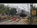 Non Stop Buffalo Wala Train , Dangerous Buffalo Headed Howrah Weekly Express Station Crossing 😱
