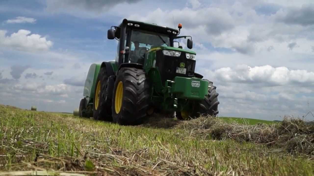 Rundballensilage John Deere 7230R mit Rundballenpresse 960