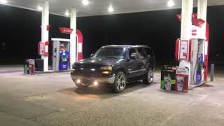 2004 GMC YUKON ON 23in ferretti rims
