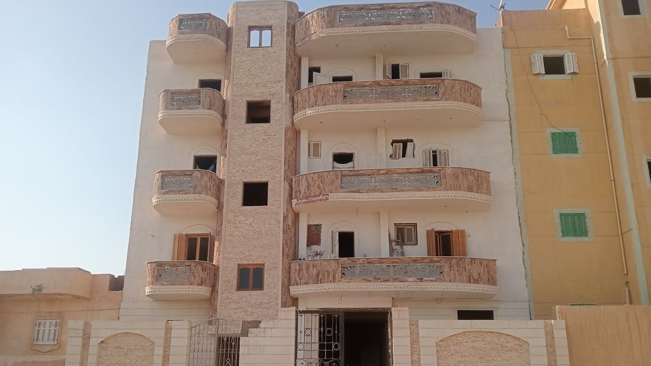 عماره مسجلة ورخصة مباني للبيع مساحه 185متر موقع مميز جدا للتواصل محمود للتسويق العقاري 01010150636