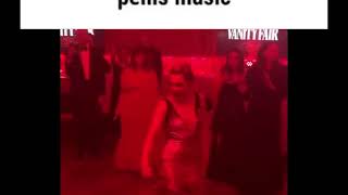Florence Pugh dancing to penis music at vanity fair party