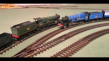 Tri-ang Super 4 Layout, Using The Double Track Loop. Wrenn Castle Class And Tri-ang Hall Class Locos