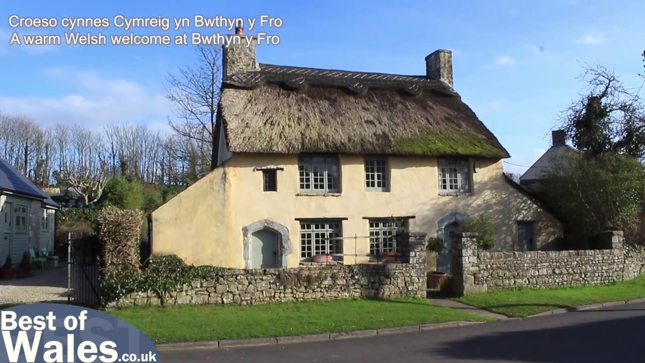 Traditional Thatched Cottage Only 30 Mins From Cardiff Bwthyn Y