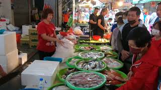 阿源跟客人說"我喊得那麼認真  你竟然都沒有在聽" 台中水湳市場  海鮮叫賣哥阿源  Taiwan seafood auction