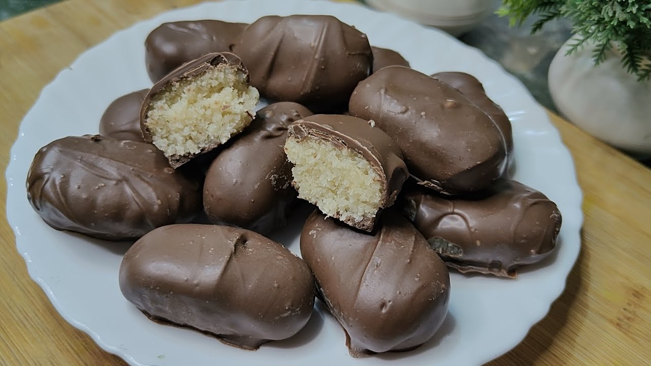 Easy Homemade Bounty Bar Chocolate Recipe | Melt-in-mouth coconut chocolate 