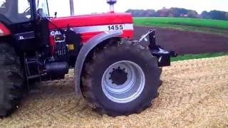 Case IH 1455xl Traktor im Einsatz bei  Maisernte festgefahren