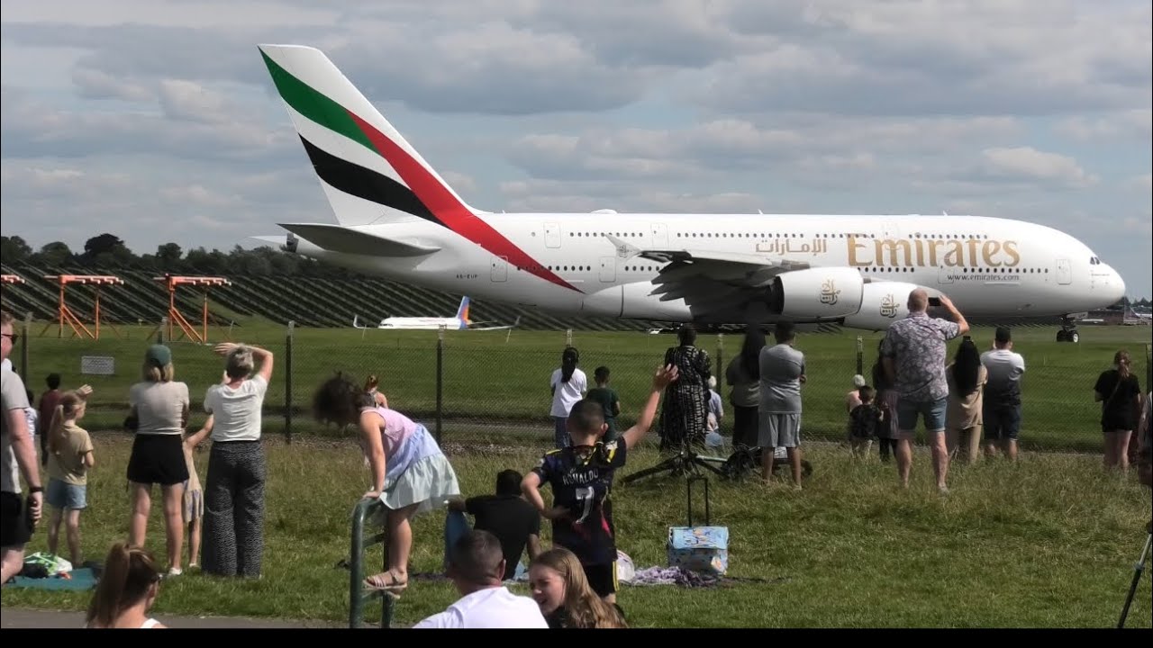 What a beautiful summer school holiday crowd when world's biggest passenger jetA380 departs&arrivals