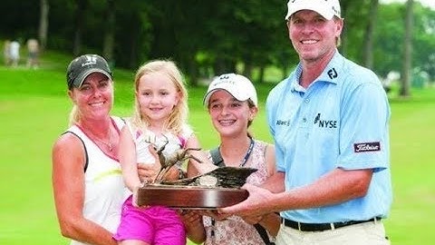 Steve Stricker and his wife and children
