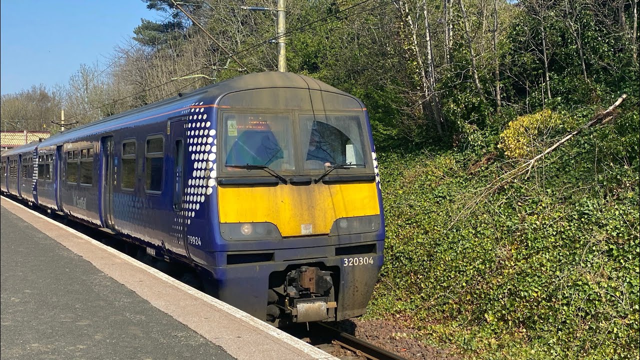 class 320306 passing shawlands