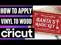 HOW TO APPLY VINYL TO WOOD WITH CRICUT | CRICUT CHRISTMAS SIGN DIY | CRICUT TUTORIAL FOR BEGINNERS