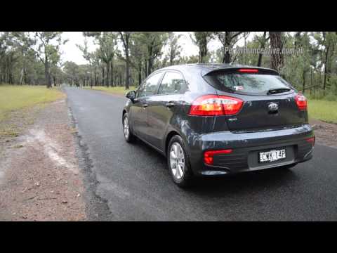 2015 Kia Rio S Premium 0-100km/h & engine sound