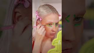 alien makeup look #makeuptutorial #creativemakeup #editorialmakeup #eyemakeup #graphicliner