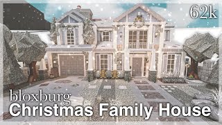 Bloxburg - Christmas Family House Speedbuild (exterior)