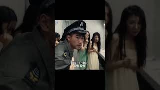 theres A Snake In The Bathroom  Rising Boas In A Girls School  Youku Monster Movie