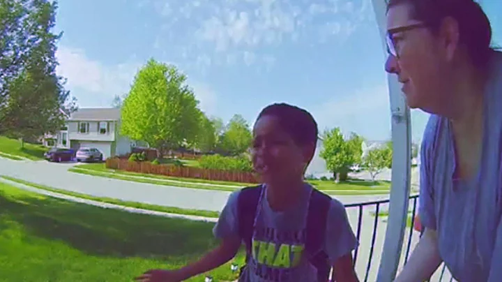 Boy Terrified After School Bus Driver Left Him at Wrong Stop - DayDayNews