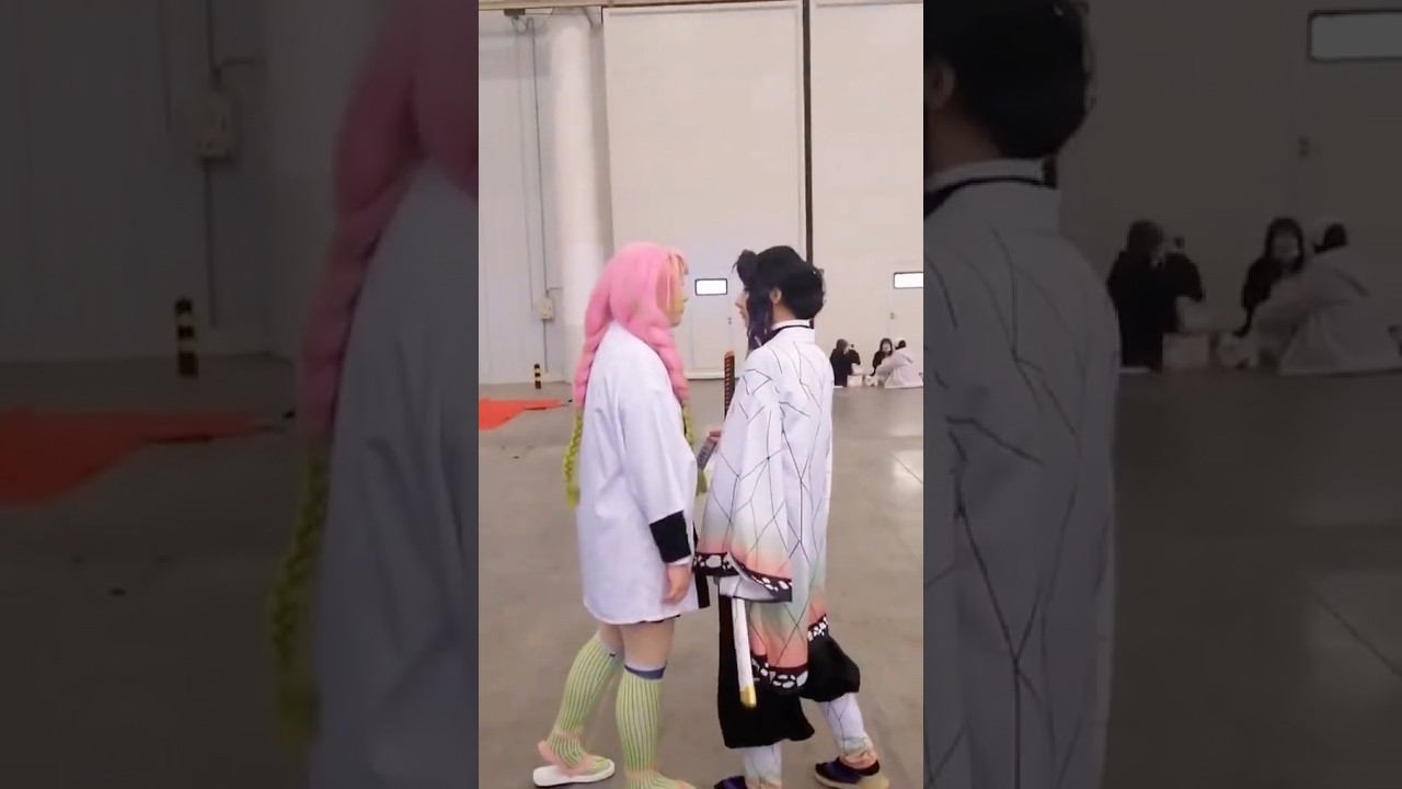 Mitsuri VS Shinobu #anime #game #fyp #kimetsunoyaiba #demonslayer #cosplay #cosplayer #girl #girls