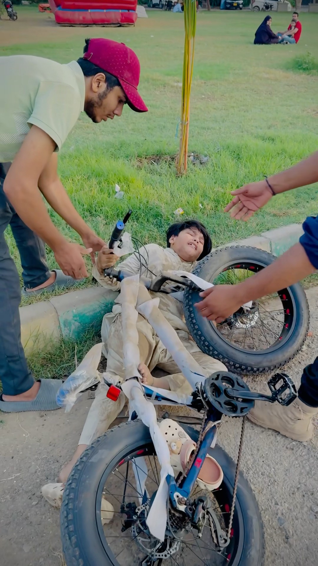 Ali ka cycle accident ho gaya ? || #viralvideo