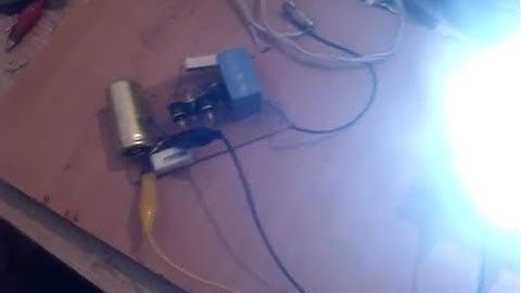 transformerless power supply lighting a 10 watt LED