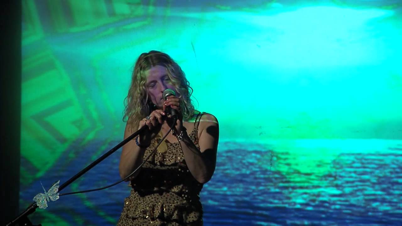 Henta performing "Whole Heart"