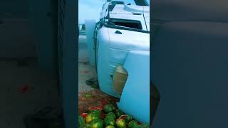 Download Lagu Buah semangka ini rusak dan berserakan di jalan #shorts MP3