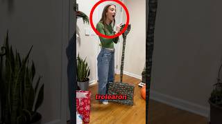 Ella no esperaba que hubia eso dentro 😮🎁 #curiosidades #shorts