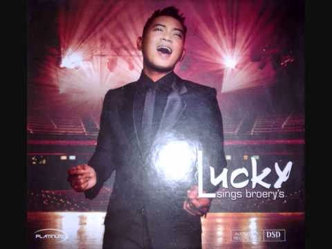 Lucky sings Biarlah Bulan bicara_0001.wmv