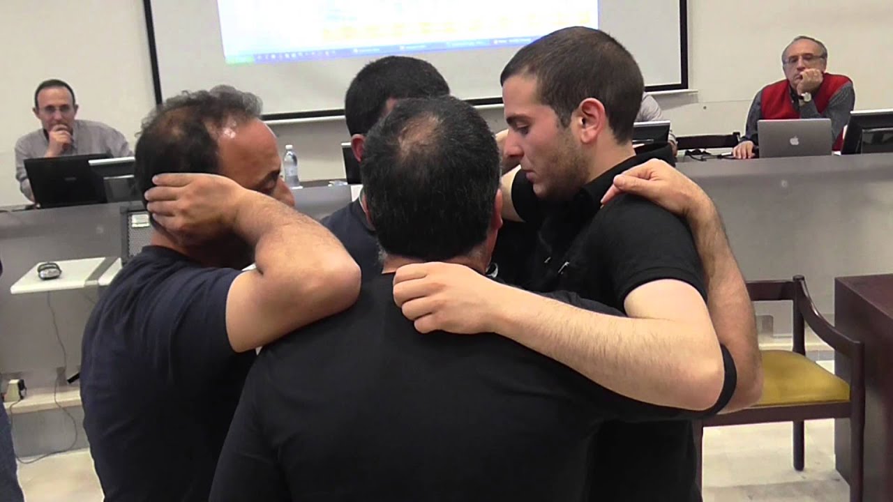 Cumpanzos chi cantant cara a cara