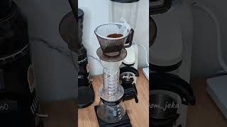 cakeppp nih...kopi dengan notes juicy strawberry yang manis 🥰 #infusedcoffee #arabicacoffee