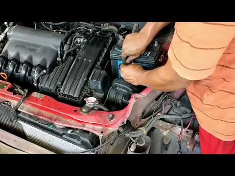 Video: Paano mo pinakintab ang mga headlight gamit ang isang drill?