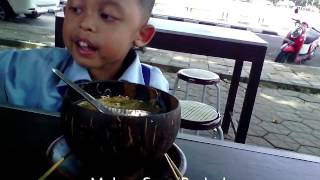 Pulang Sekolah, Makan Soto Bathok di Alun-alun Utara Jogja (8/3/2017)