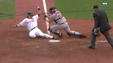 Pedroia extends lead with RBI double