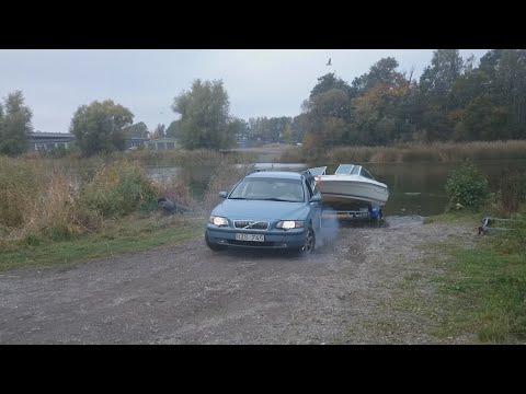 How to load a boat on slippery ramps