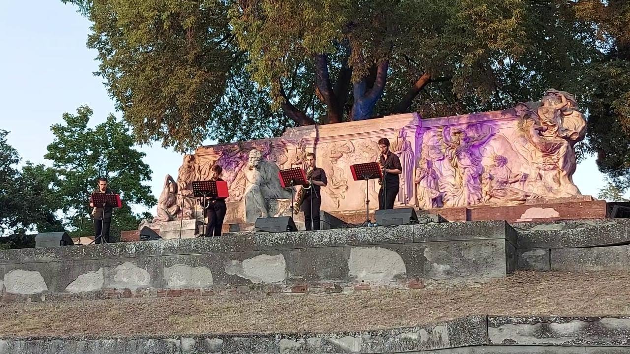 Euro2020, l'inno di Mameli jazz nel giardino di Carducci a Bologna