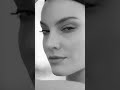 Стихи о женщинах. «Женщина утром вставая с постели…»