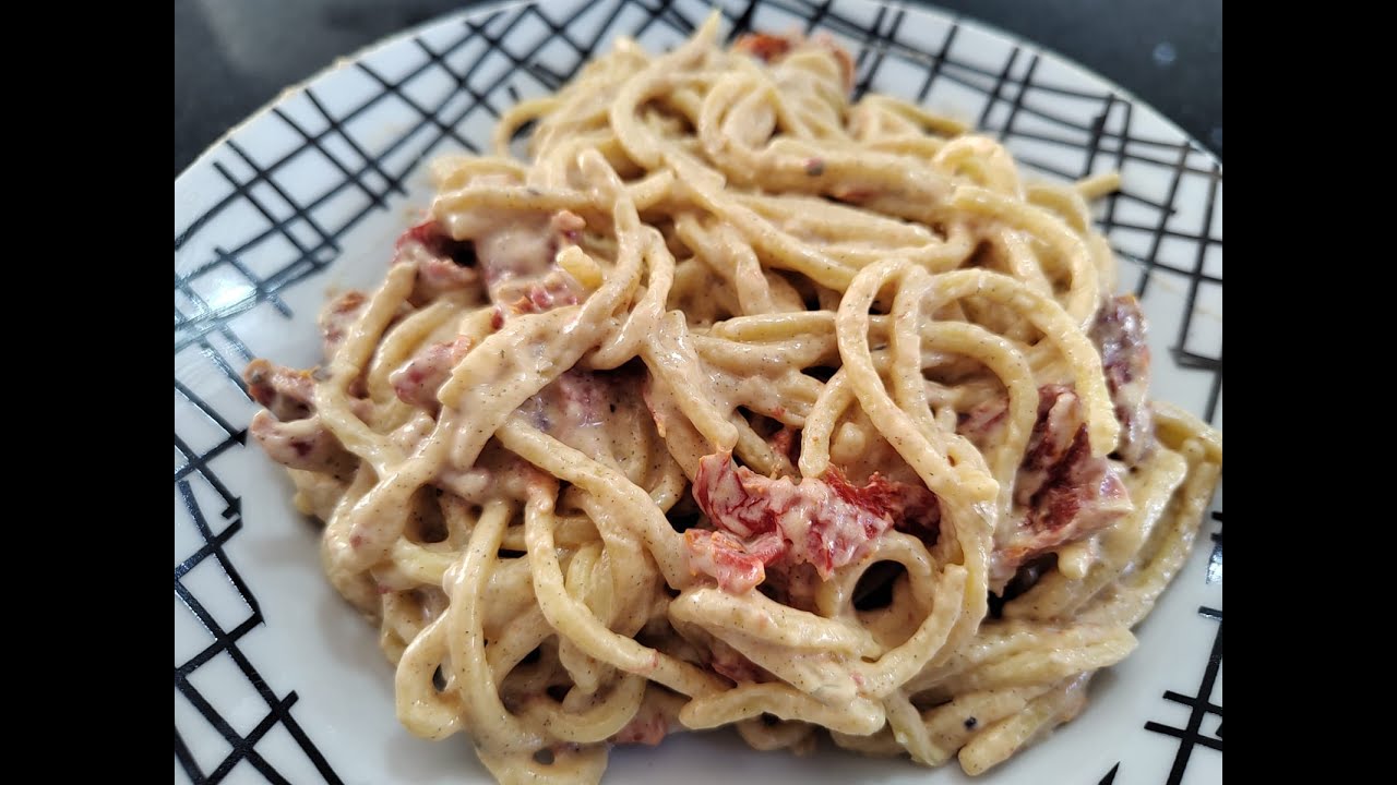 RECEITA DE MACARRÃO AO MOLHO BRANCO COM TOMATE SECO