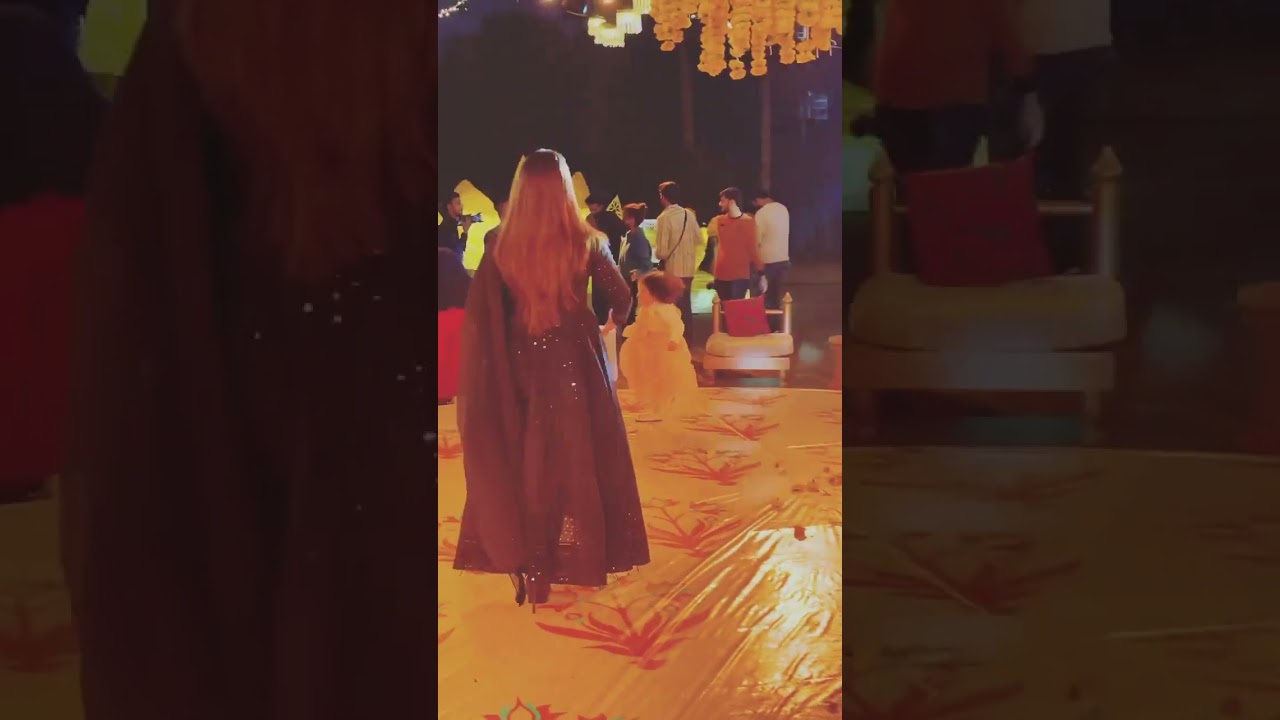 Aiman khan daughter Amal Muneeb dance on stage in Saboor Khala Mehndi 