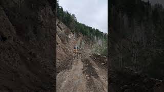 Bir Kaya, Bir An, Büyük Bir Risk # #nature #hazards #rockfall