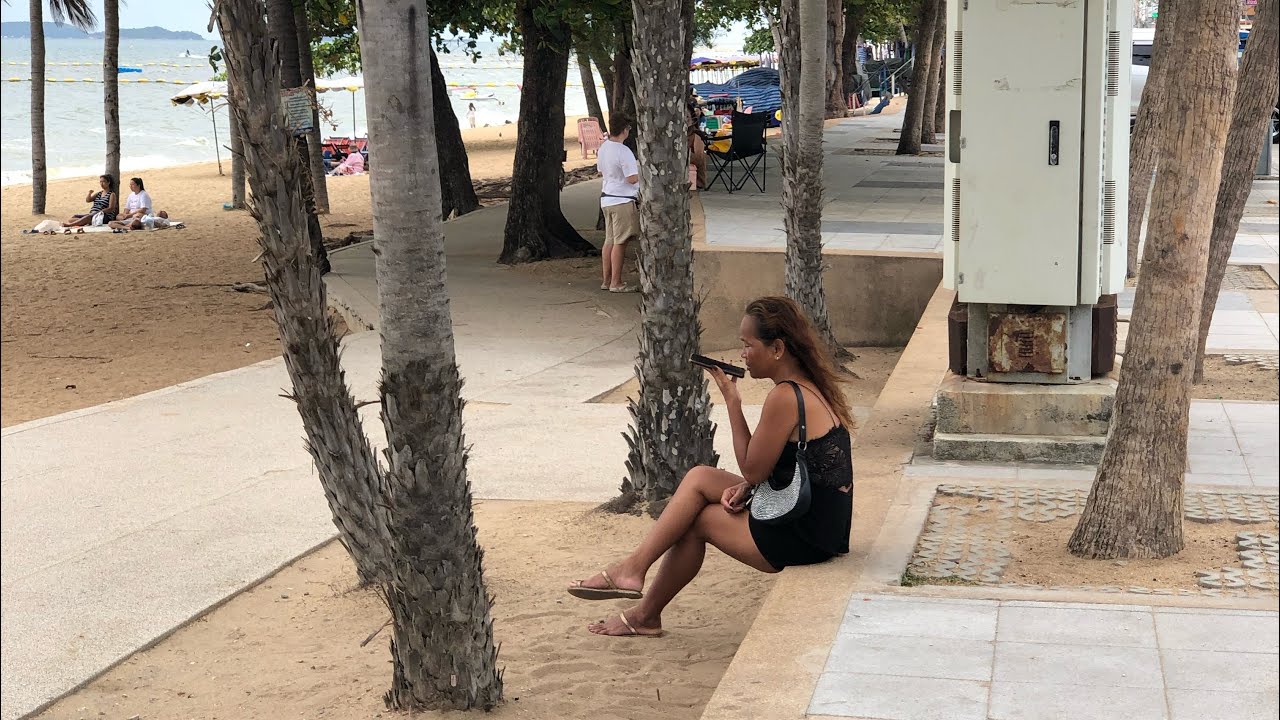 Пустой Джомтьен бич в Паттайе из кузова пустого тук-тука. Прокатимся ...