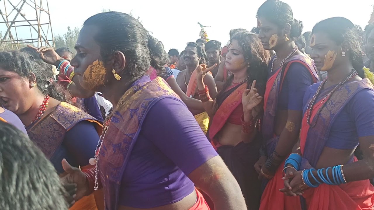 குலசை முத்தாரம்மன் கோவில் விழாவில் திருநங்கைகளின் நடனம் வீடியோ