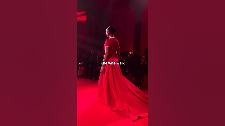 Well.. #moda #fashion #fashionmodel #model #runway #irinashayk #catwalk #georgina #modeling #pfw