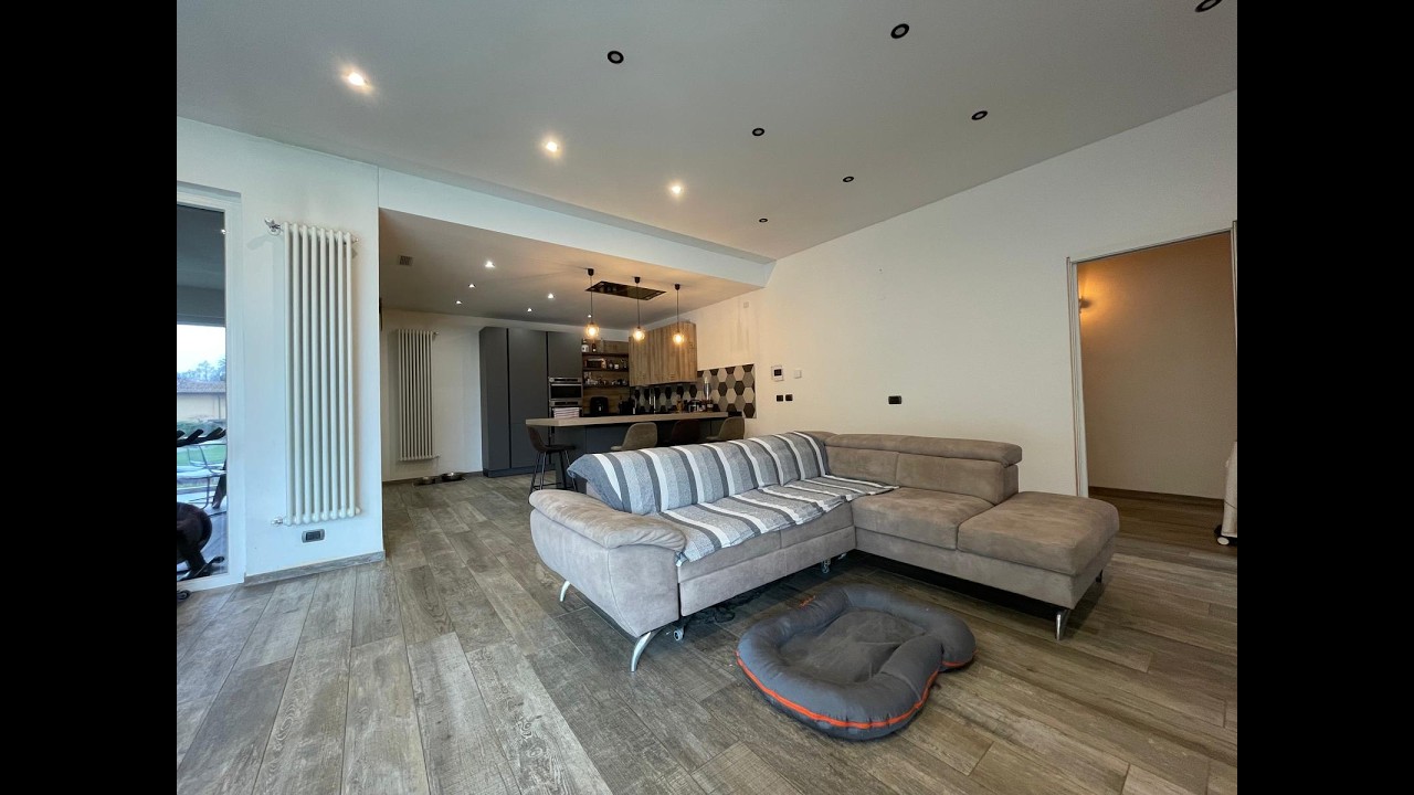 SIRONE - PORZIONE DI TRIFAMILIARE RISTRUTTURATA CON GIARDINO PRIVATO