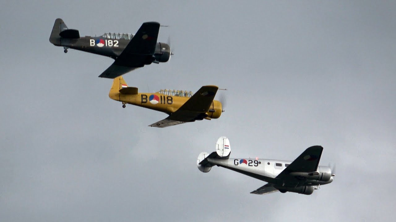 4Kᵁᴴᴰ Harvard AT-16 & Beechcraft D18S RNLAF Historic Flight ...