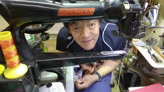 グラブの補修作業