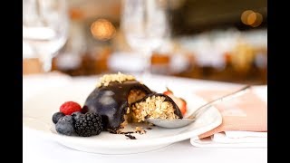 Disney Goes Vegan
In one of its biggest culinary overhauls to date, Disney is rolling out more than 400 new plant-based, meat-free dishes across both U.S. parks. Here, we spotlight three of our faves and chat with Disney Executive Chef John State about embracing vegan while staying true to flavor, texture and story-telling.
Join for free: https://www.travelzoo.com
Facebook: https://www.facebook.com/travelzoo
Instagram: https://www.instagram.com/travelzoo
Twitter: https://twitter.com/Travelzoo Disney Goes Vegan