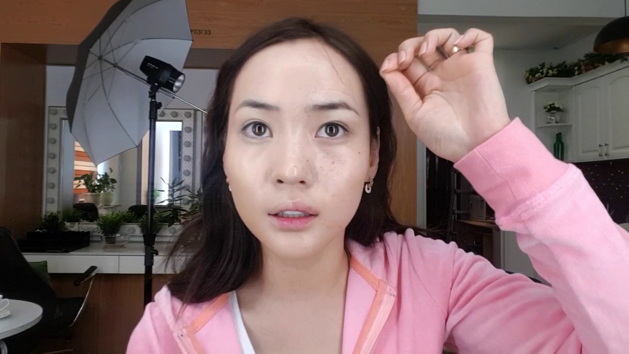 Жүжигчин Дөлгөөний нүүр будалтын нууц